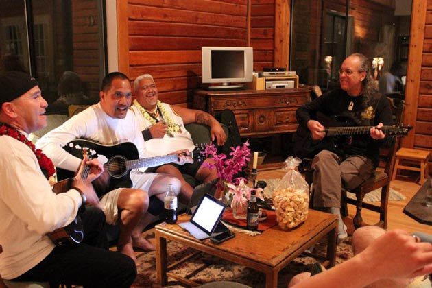 Pili with the band Ka‘amea